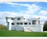 SPACIOUS CONTEMPORARY IN WESTHAMPTON BEACH SOUTH